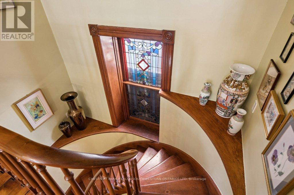212 Queen Street E, Cambridge, ON - Indoor Photo Showing Other Room