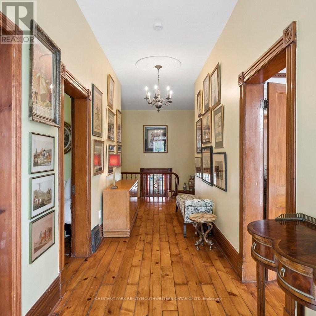 212 Queen Street E, Cambridge, ON - Indoor Photo Showing Other Room