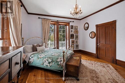 212 Queen Street E, Cambridge, ON - Indoor