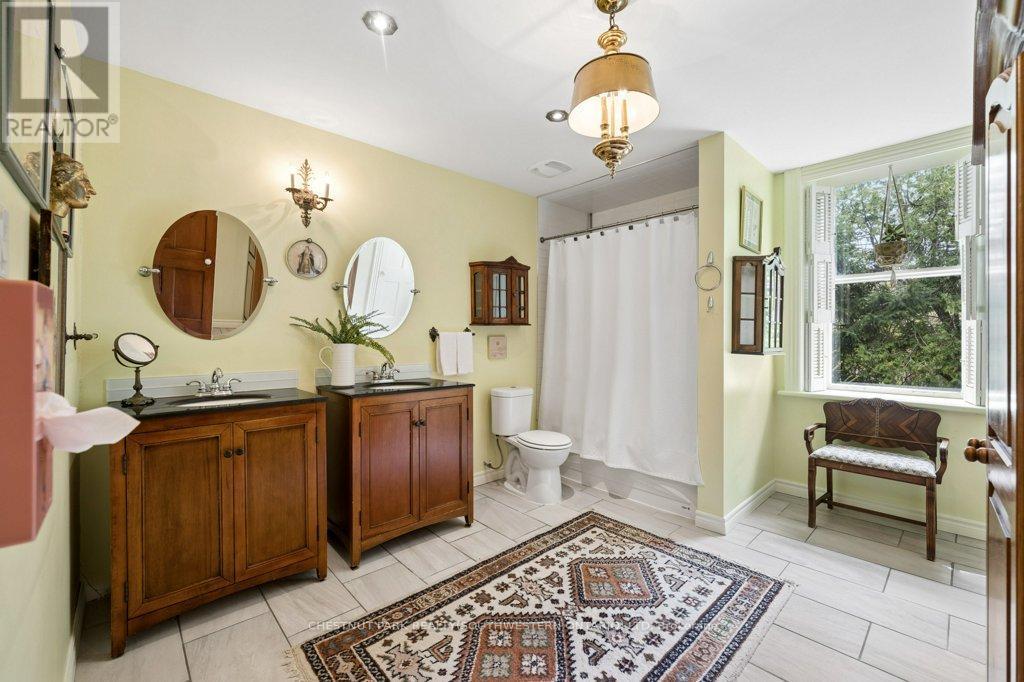 212 Queen Street E, Cambridge, ON - Indoor
