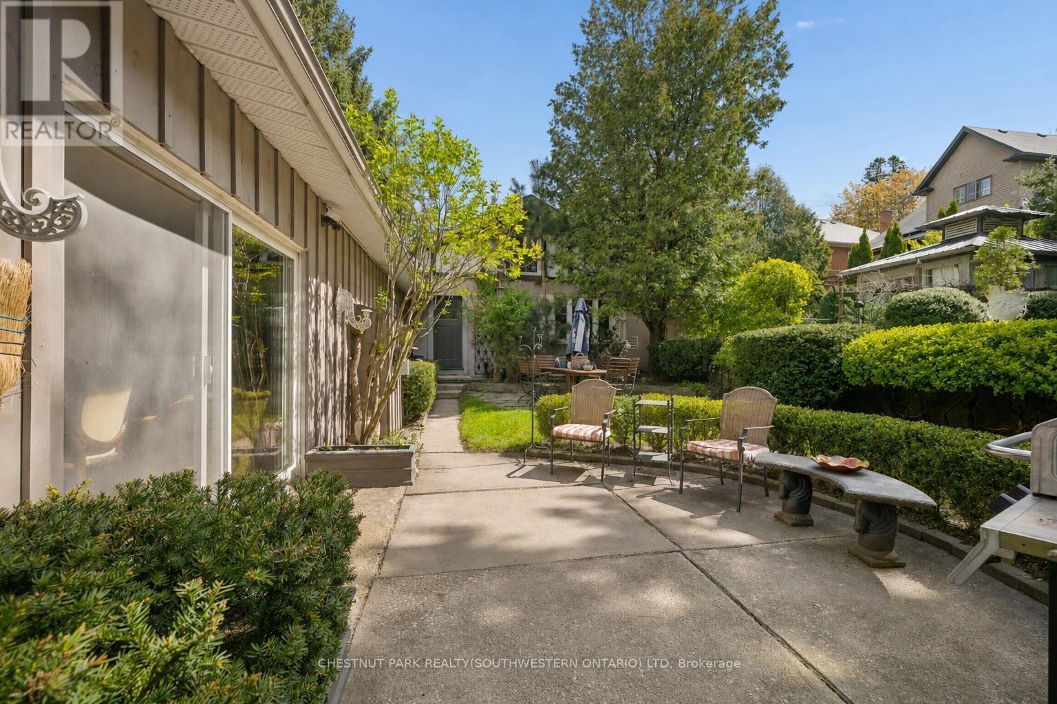 212 Queen Street E, Cambridge, ON - Outdoor