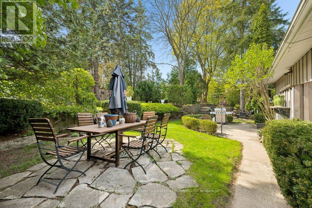 212 Queen Street E, Cambridge, ON - Outdoor