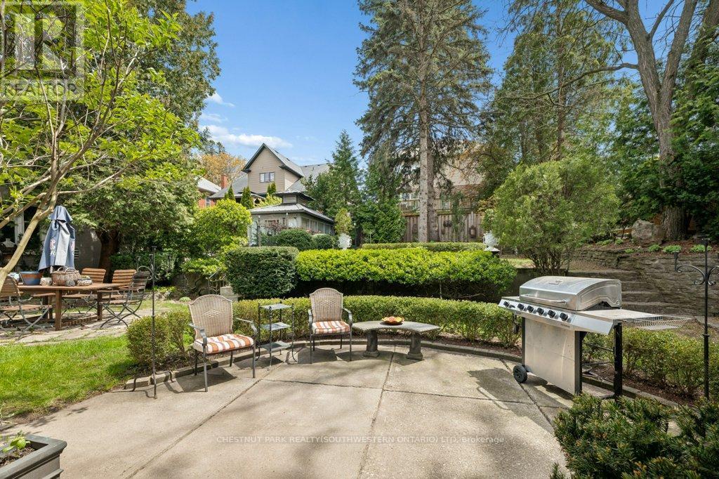 212 Queen Street E, Cambridge, ON - Outdoor
