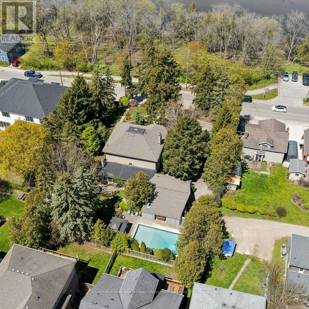212 Queen Street E, Cambridge, ON - Outdoor With View