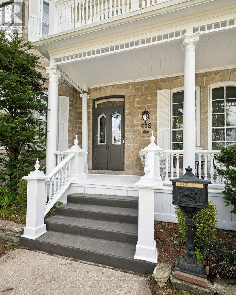 212 Queen Street E, Cambridge, ON - Outdoor