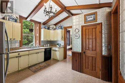 212 Queen Street E, Cambridge, ON - Indoor Photo Showing Kitchen