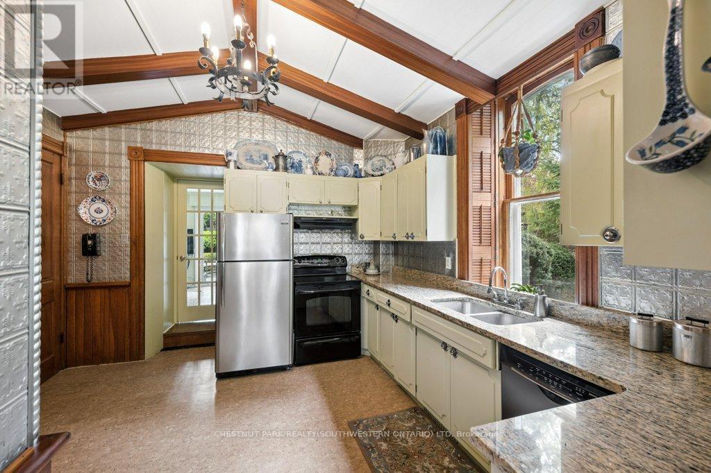212 Queen Street E, Cambridge, ON - Indoor Photo Showing Kitchen With Double Sink