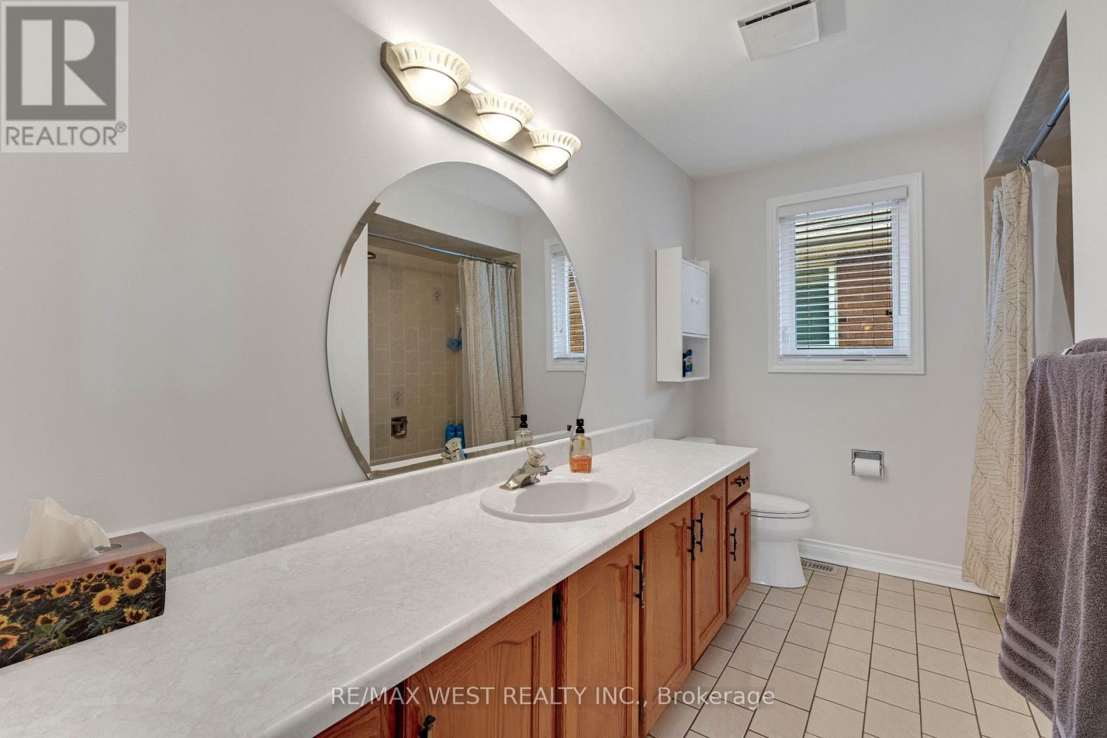 37 Lime Drive, Vaughan, ON - Indoor Photo Showing Bathroom