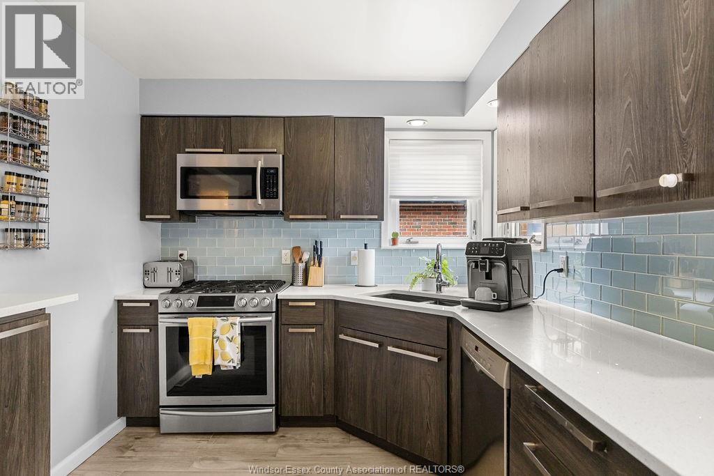 426 Bertha, Windsor, ON - Indoor Photo Showing Kitchen