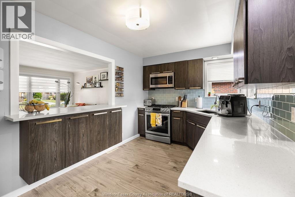 426 Bertha, Windsor, ON - Indoor Photo Showing Kitchen