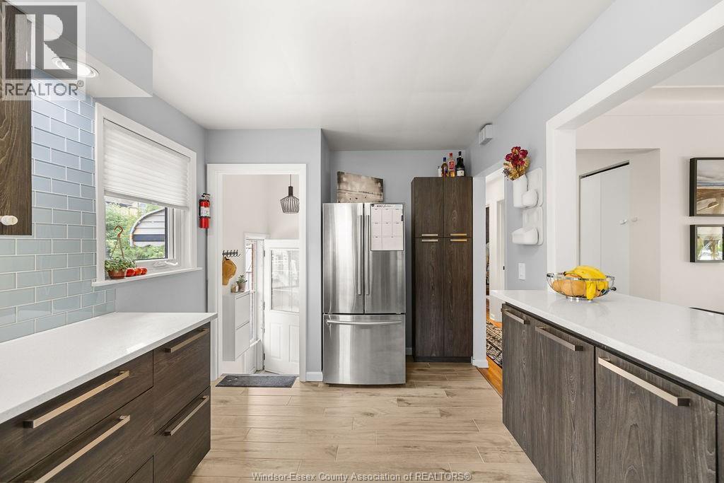 426 Bertha, Windsor, ON - Indoor Photo Showing Kitchen