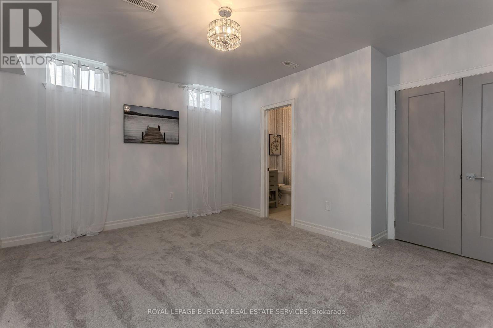 72 Pond View Gate, Hamilton, ON - Indoor Photo Showing Other Room