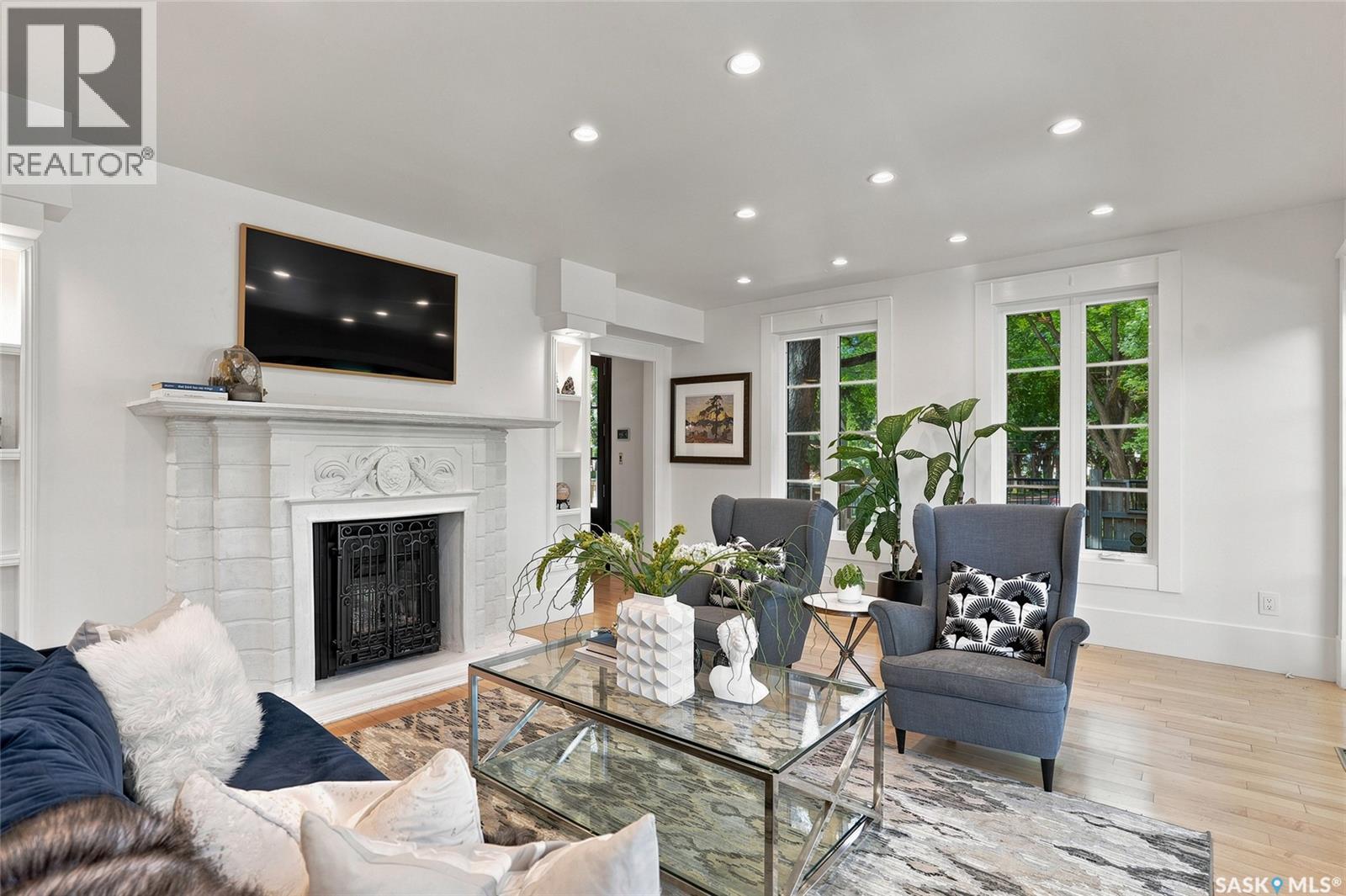 100 Poplar Crescent, Saskatoon, SK - Indoor Photo Showing Living Room With Fireplace