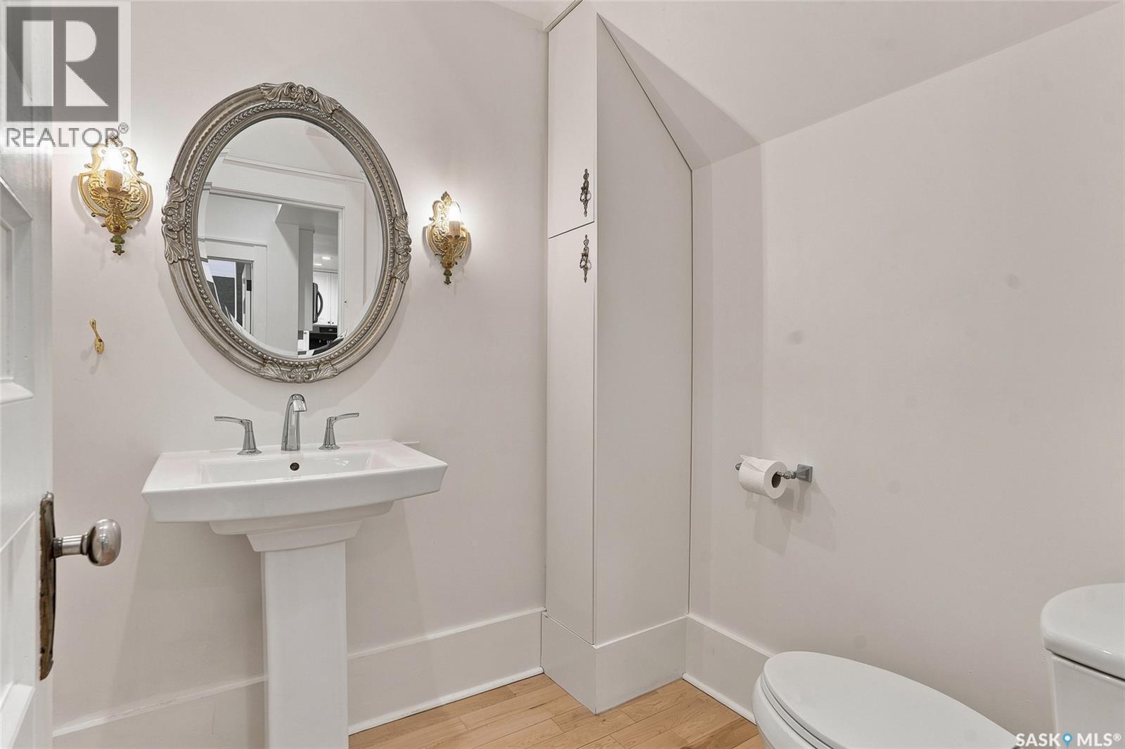 100 Poplar Crescent, Saskatoon, SK - Indoor Photo Showing Bathroom