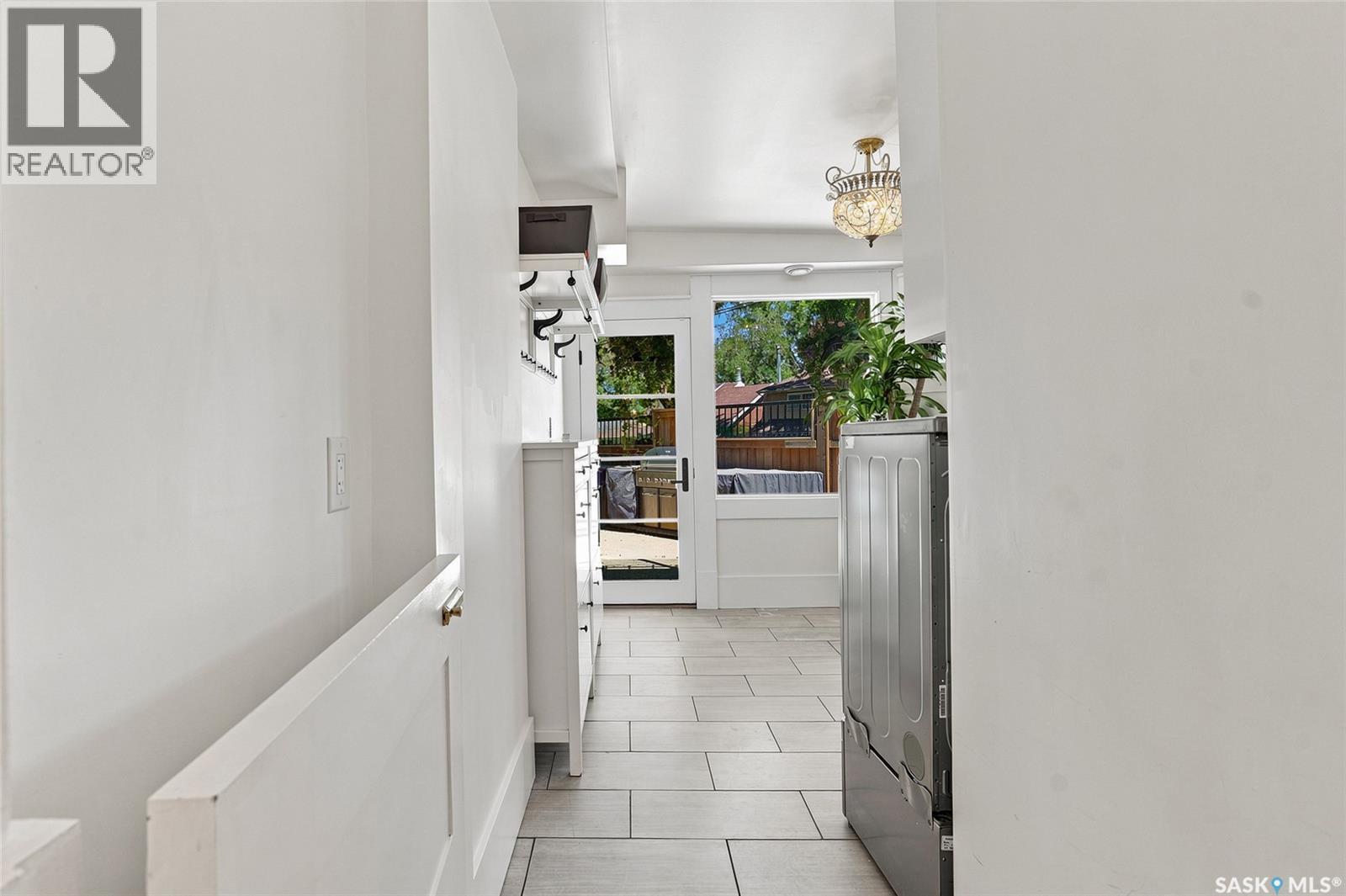 100 Poplar Crescent, Saskatoon, SK - Indoor Photo Showing Other Room