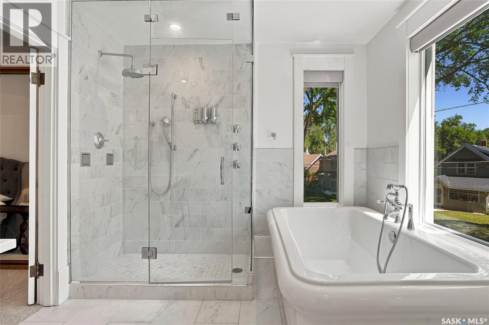 100 Poplar Crescent, Saskatoon, SK - Indoor Photo Showing Bathroom