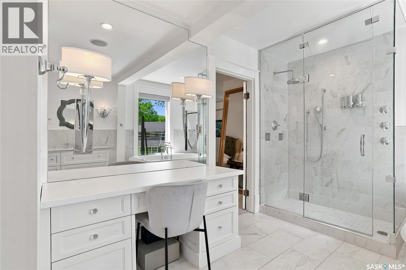 100 Poplar Crescent, Saskatoon, SK - Indoor Photo Showing Bathroom