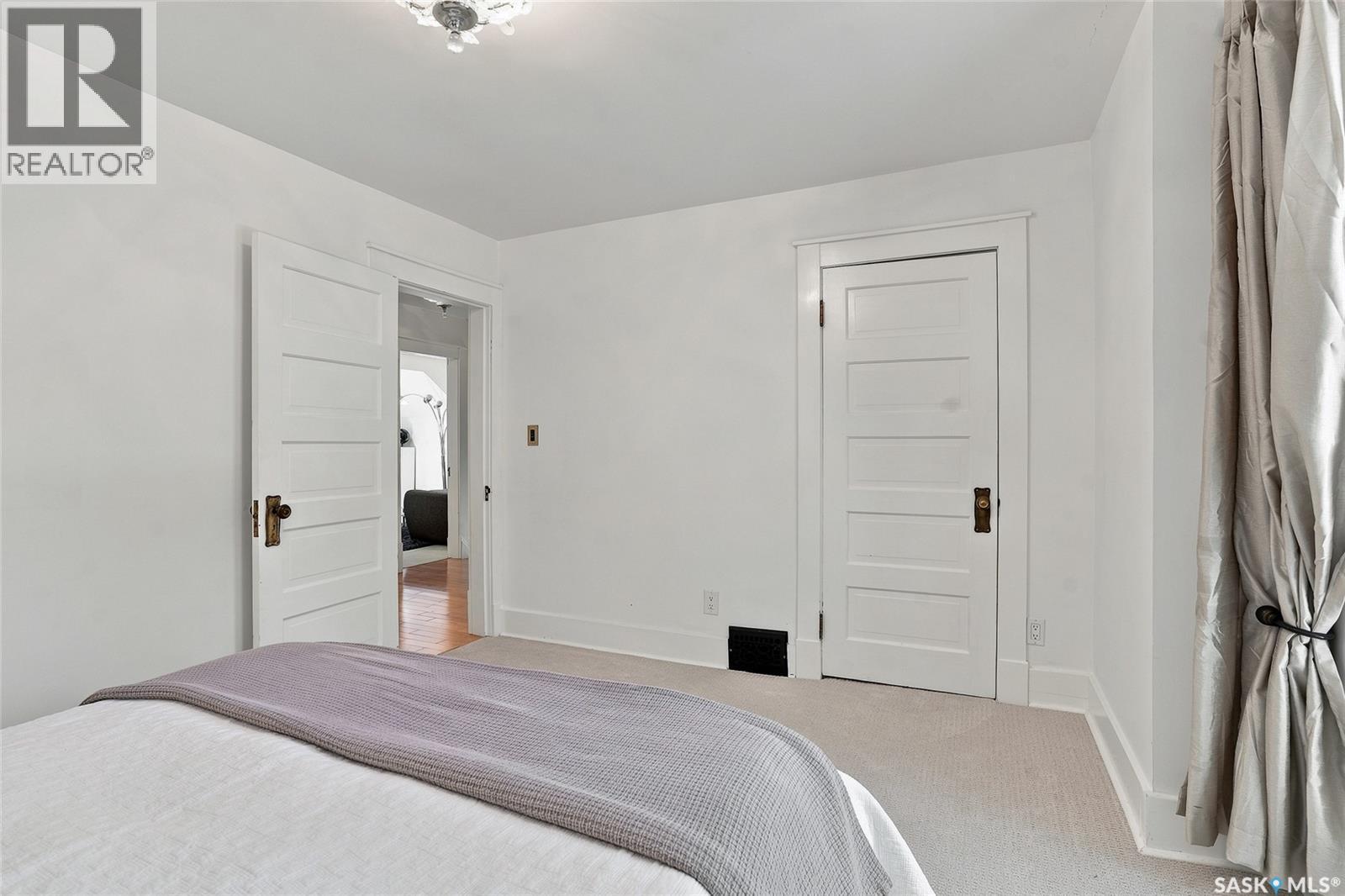 100 Poplar Crescent, Saskatoon, SK - Indoor Photo Showing Bedroom