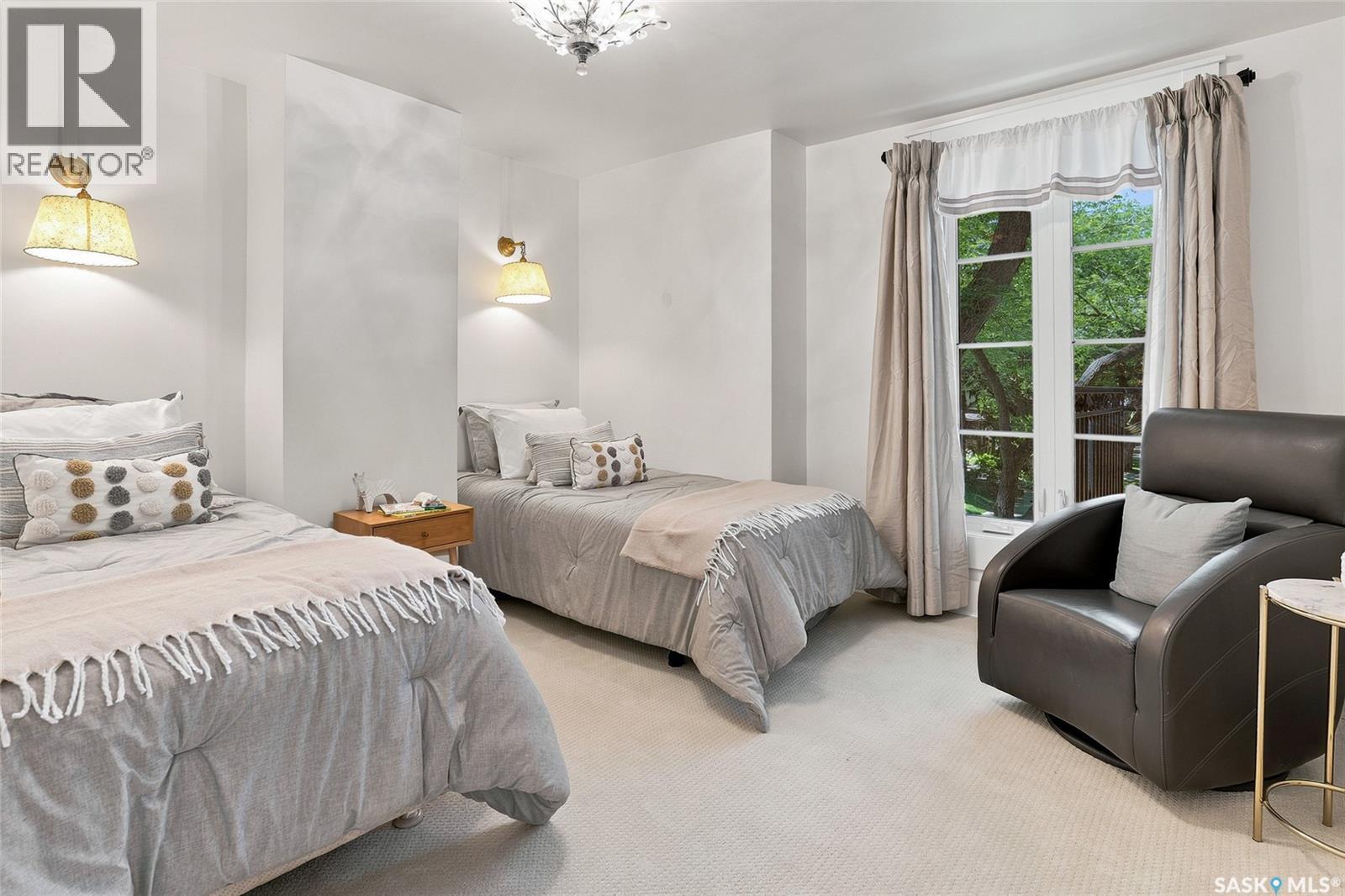 100 Poplar Crescent, Saskatoon, SK - Indoor Photo Showing Bedroom