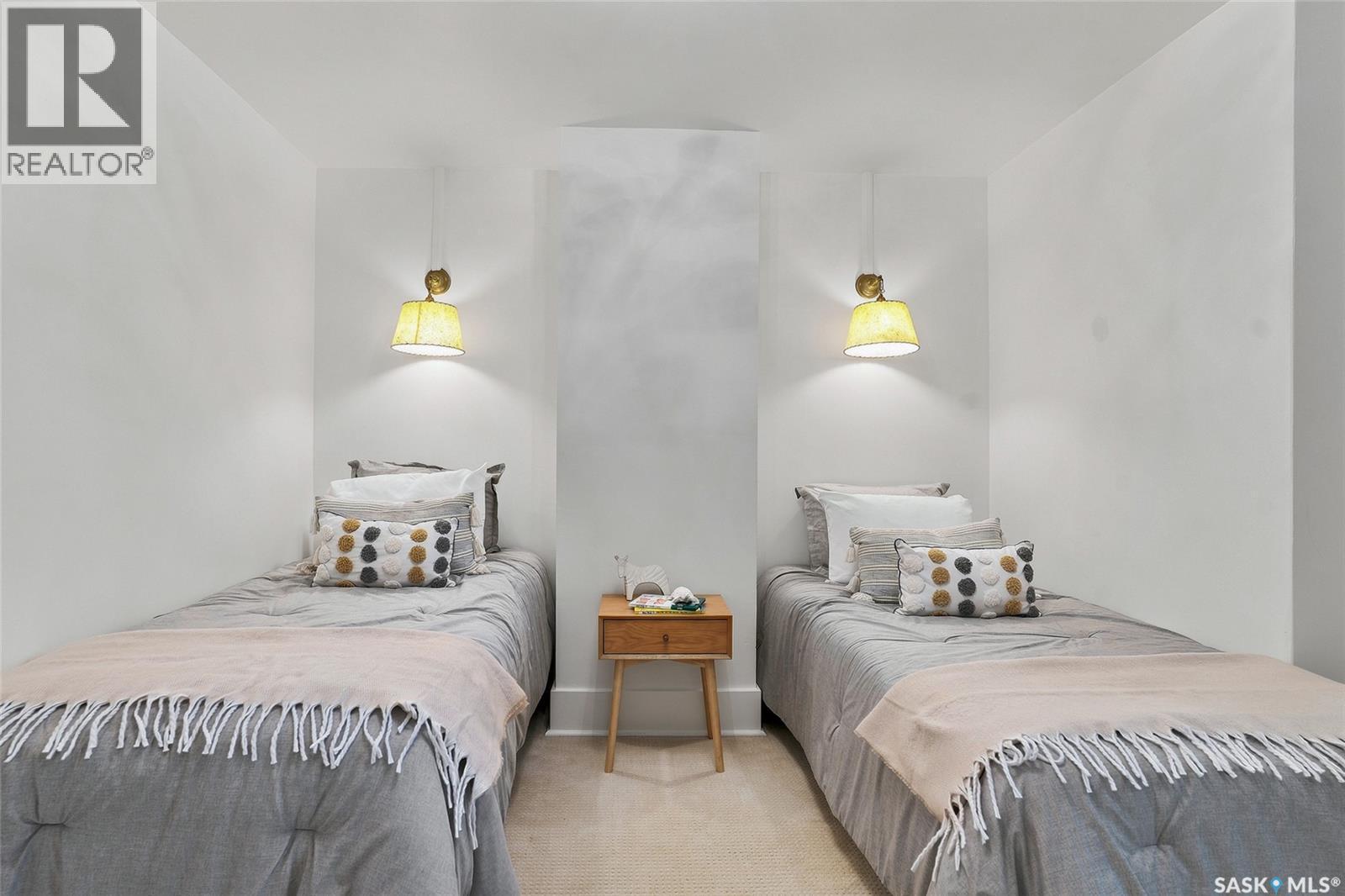 100 Poplar Crescent, Saskatoon, SK - Indoor Photo Showing Bedroom