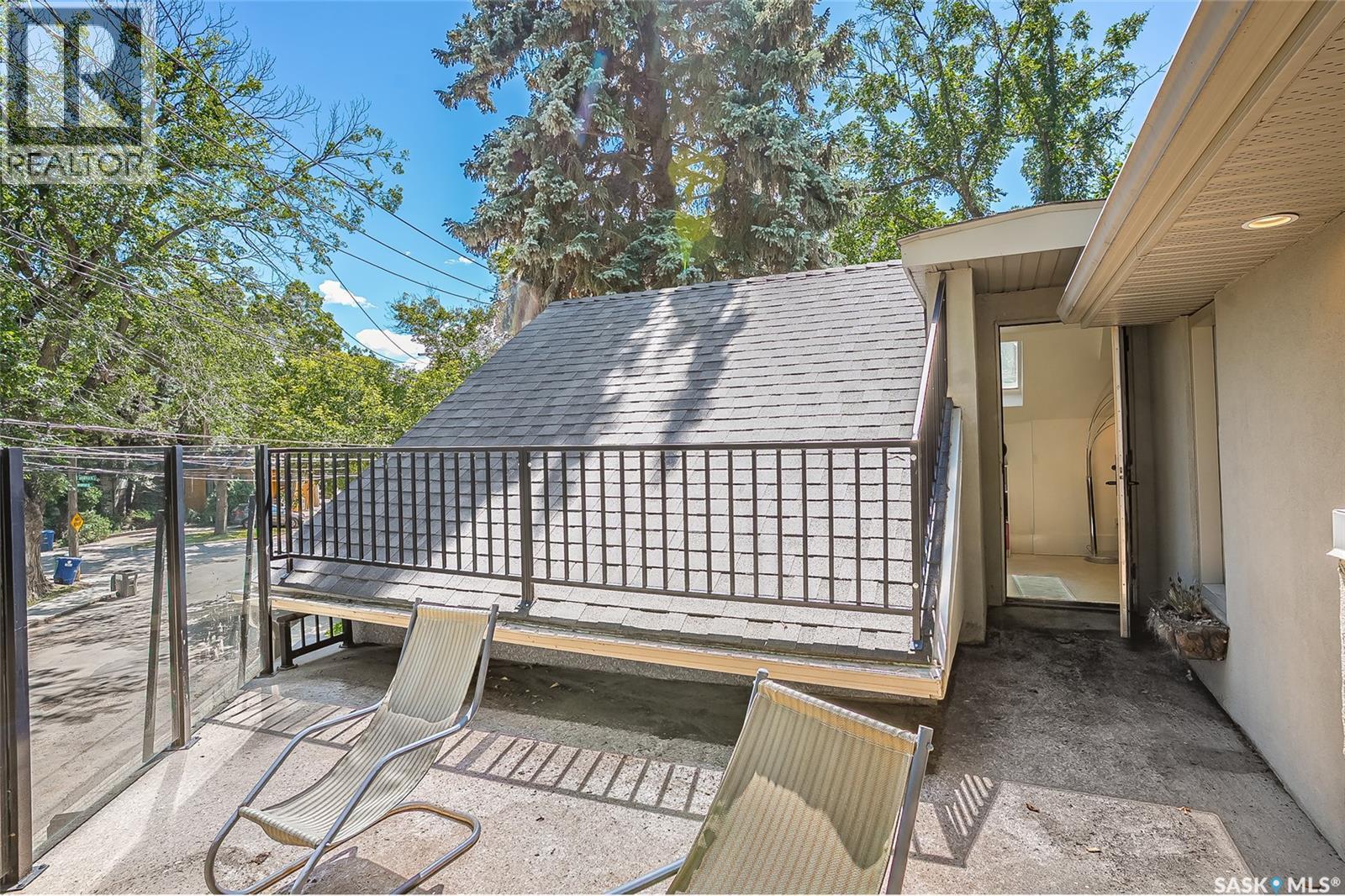 100 Poplar Crescent, Saskatoon, SK - Outdoor With Deck Patio Veranda With Exterior