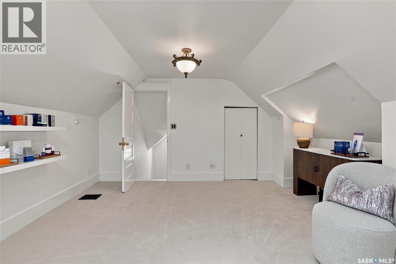 100 Poplar Crescent, Saskatoon, SK - Indoor