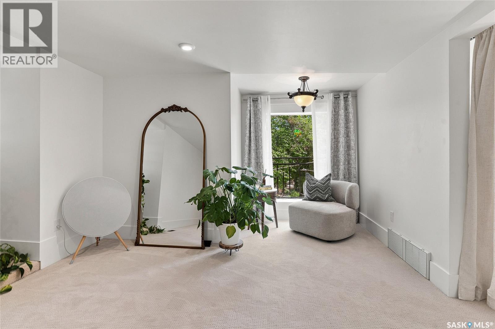100 Poplar Crescent, Saskatoon, SK - Indoor Photo Showing Other Room