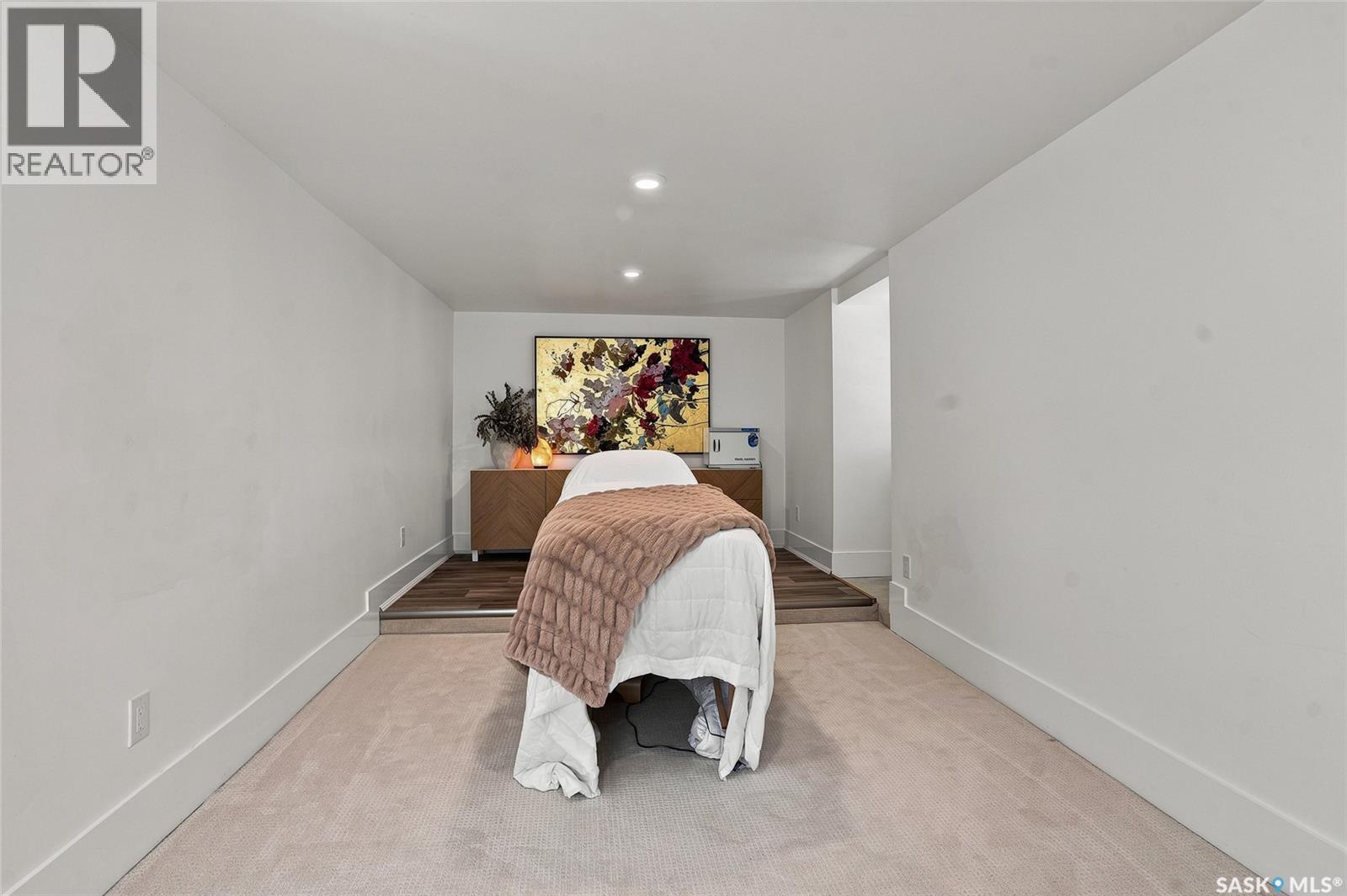 100 Poplar Crescent, Saskatoon, SK - Indoor Photo Showing Other Room