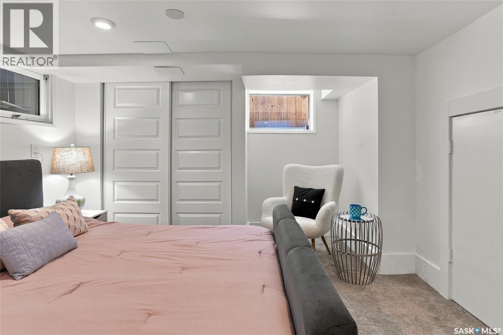 100 Poplar Crescent, Saskatoon, SK - Indoor Photo Showing Bedroom