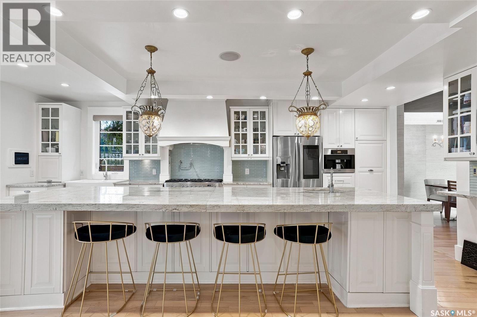 100 Poplar Crescent, Saskatoon, SK - Indoor Photo Showing Kitchen With Upgraded Kitchen