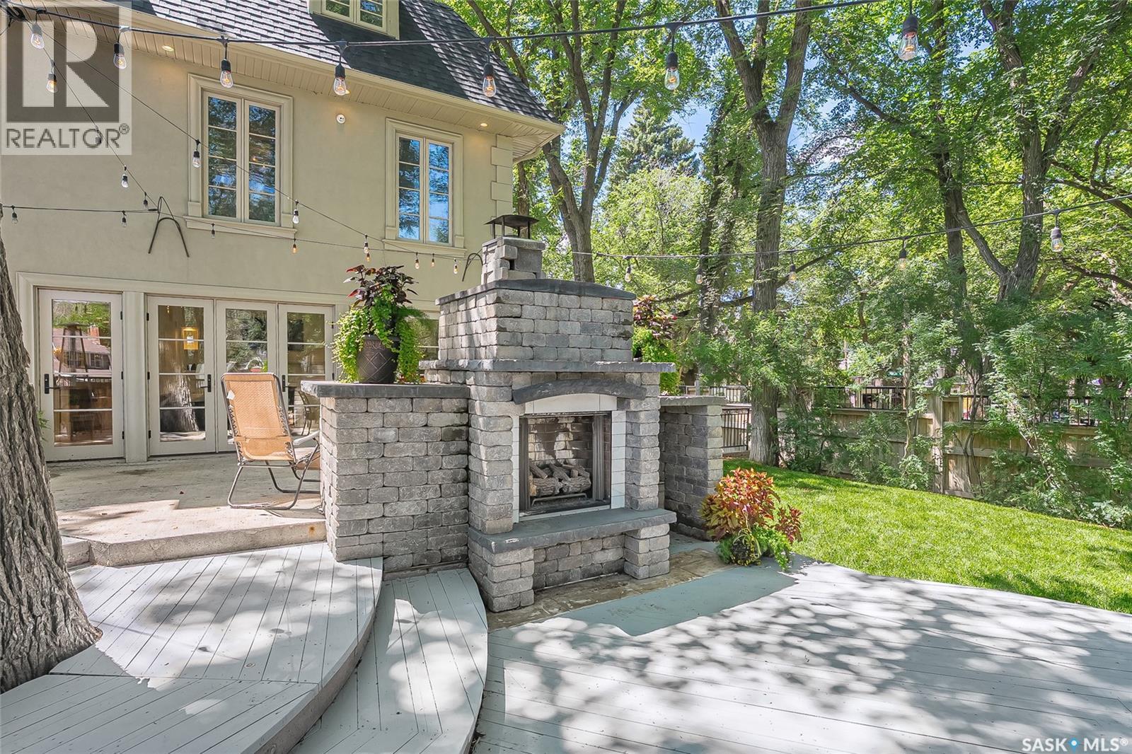 100 Poplar Crescent, Saskatoon, SK - Outdoor