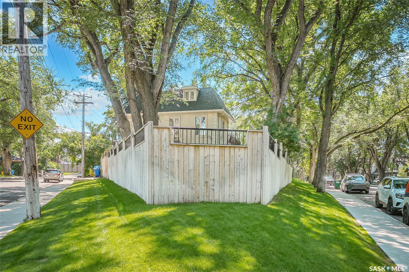 100 Poplar Crescent, Saskatoon, SK - Outdoor