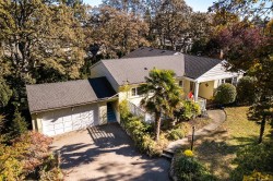 3315 Ripon Rd Oak Bay, BC V8R 6G6