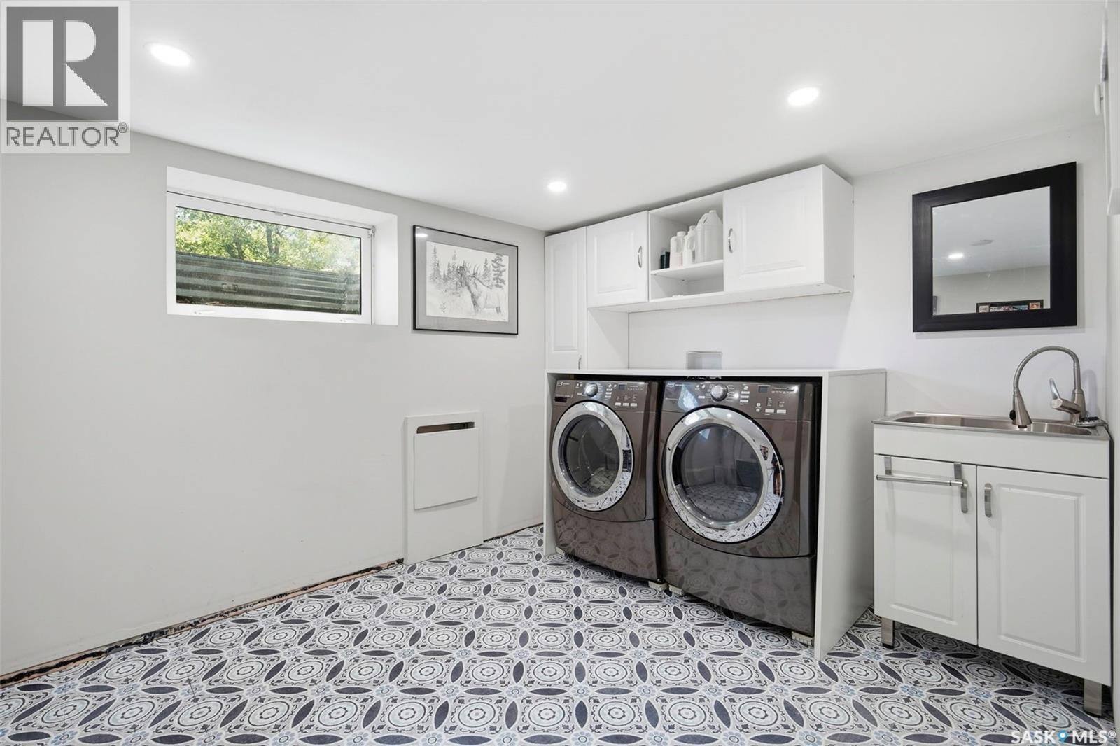312 3Rd Street W, Warman, SK - Indoor Photo Showing Laundry Room