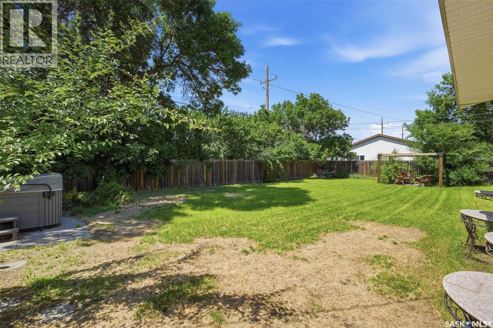 312 3Rd Street W, Warman, SK - Outdoor With Backyard