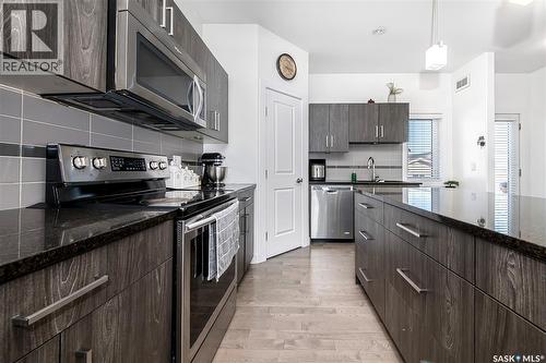 547 Evergreen Boulevard, Saskatoon, SK - Indoor Photo Showing Kitchen With Stainless Steel Kitchen With Upgraded Kitchen