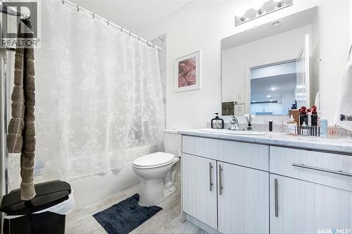 547 Evergreen Boulevard, Saskatoon, SK - Indoor Photo Showing Bathroom