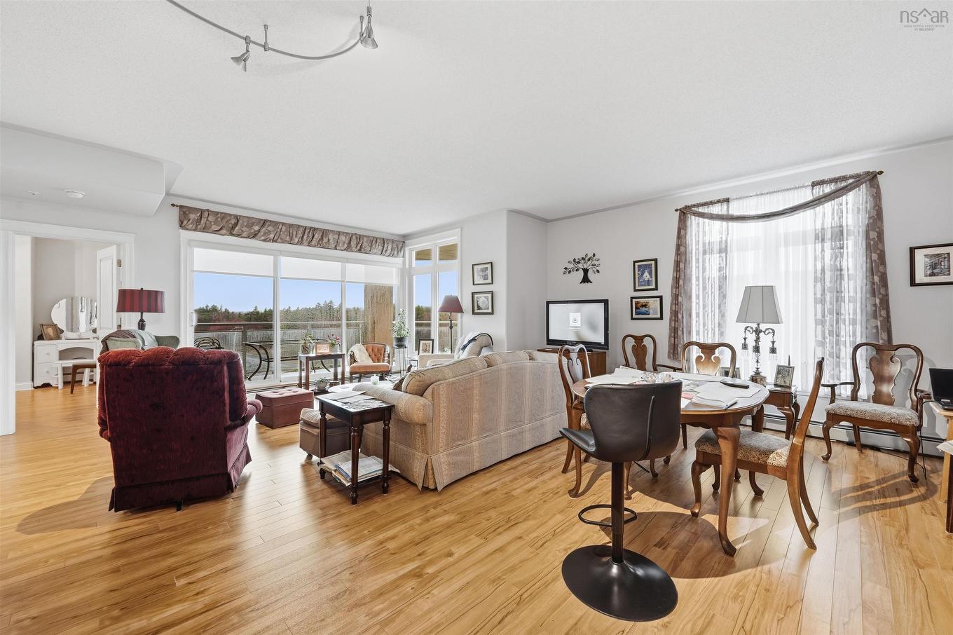 410 202 Walter Havil Drive, Halifax, NS - Indoor Photo Showing Living Room