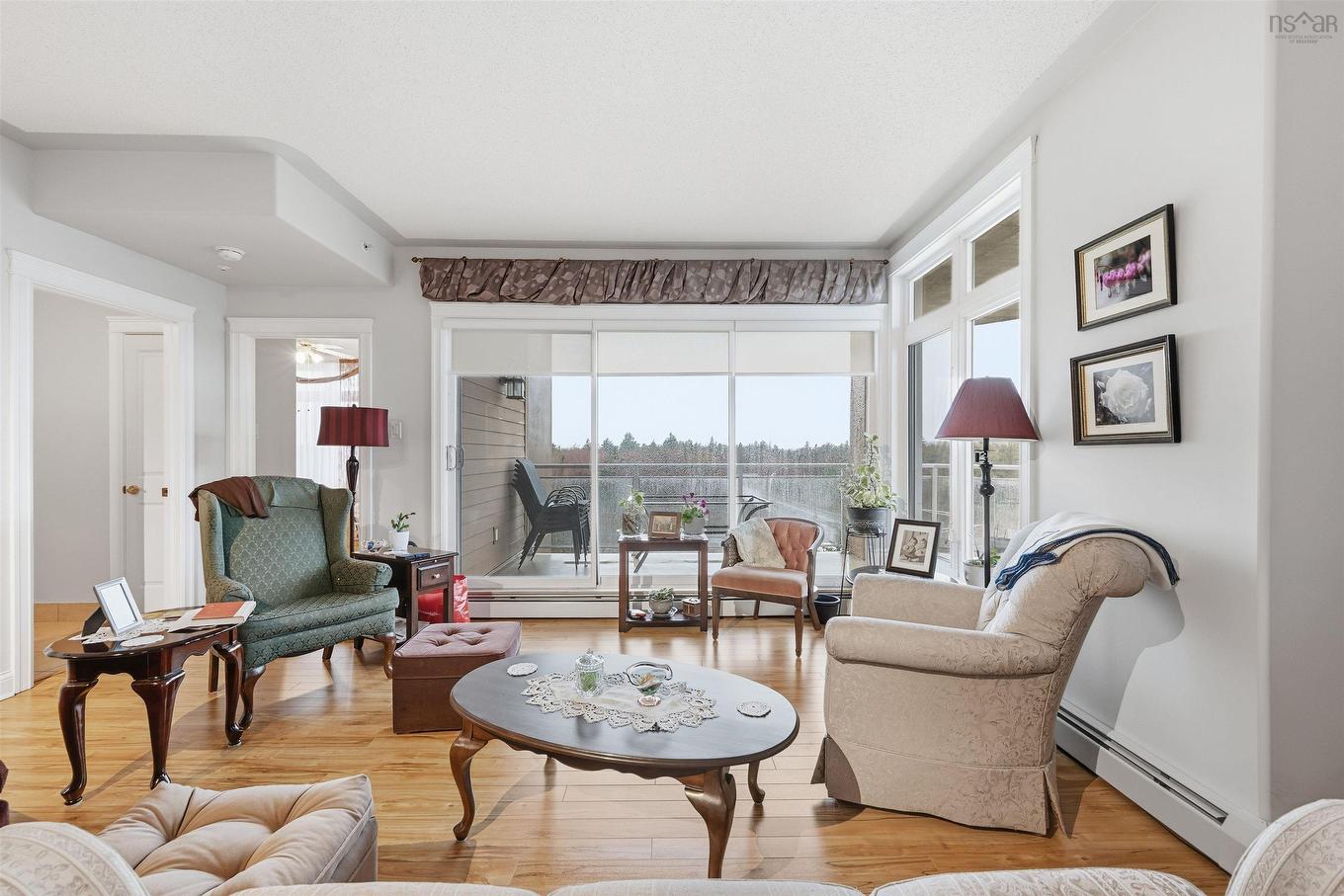 410 202 Walter Havil Drive, Halifax, NS - Indoor Photo Showing Living Room