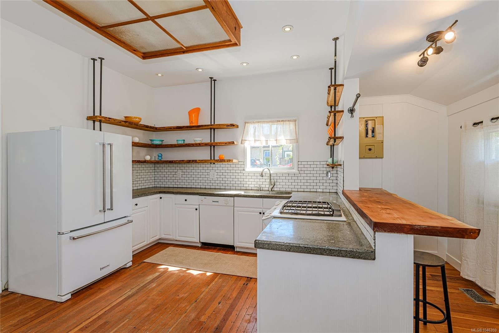 9899 Maple St, Chemainus, BC