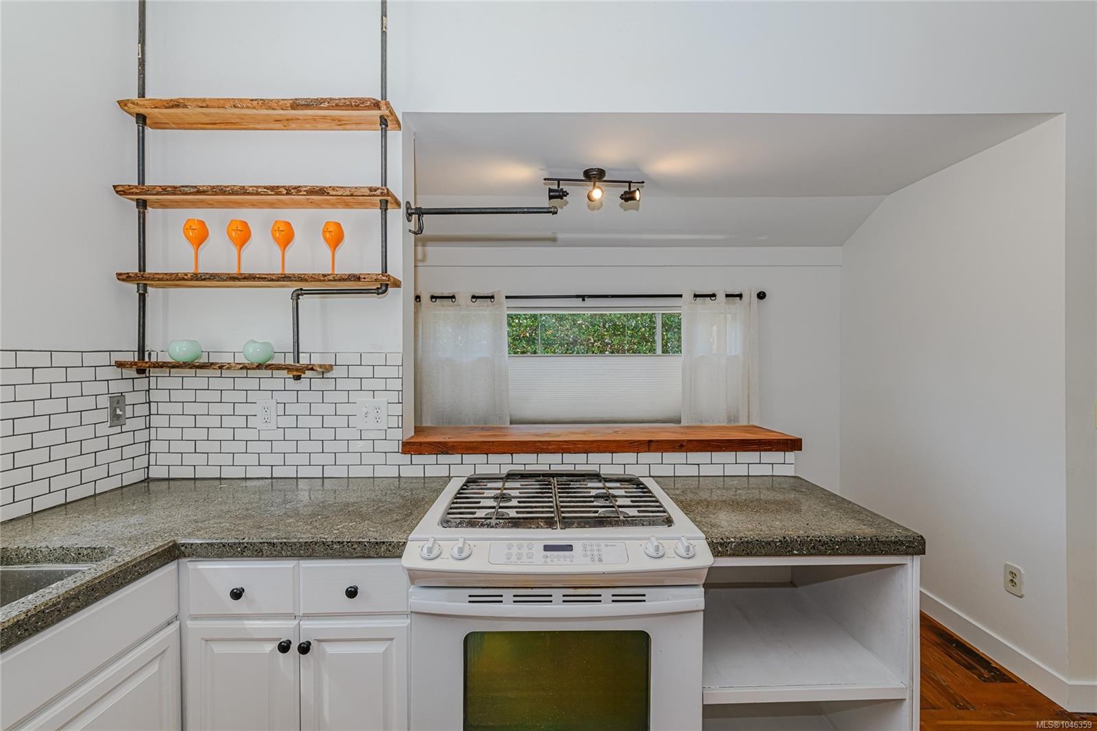 9899 Maple St, Chemainus, BC