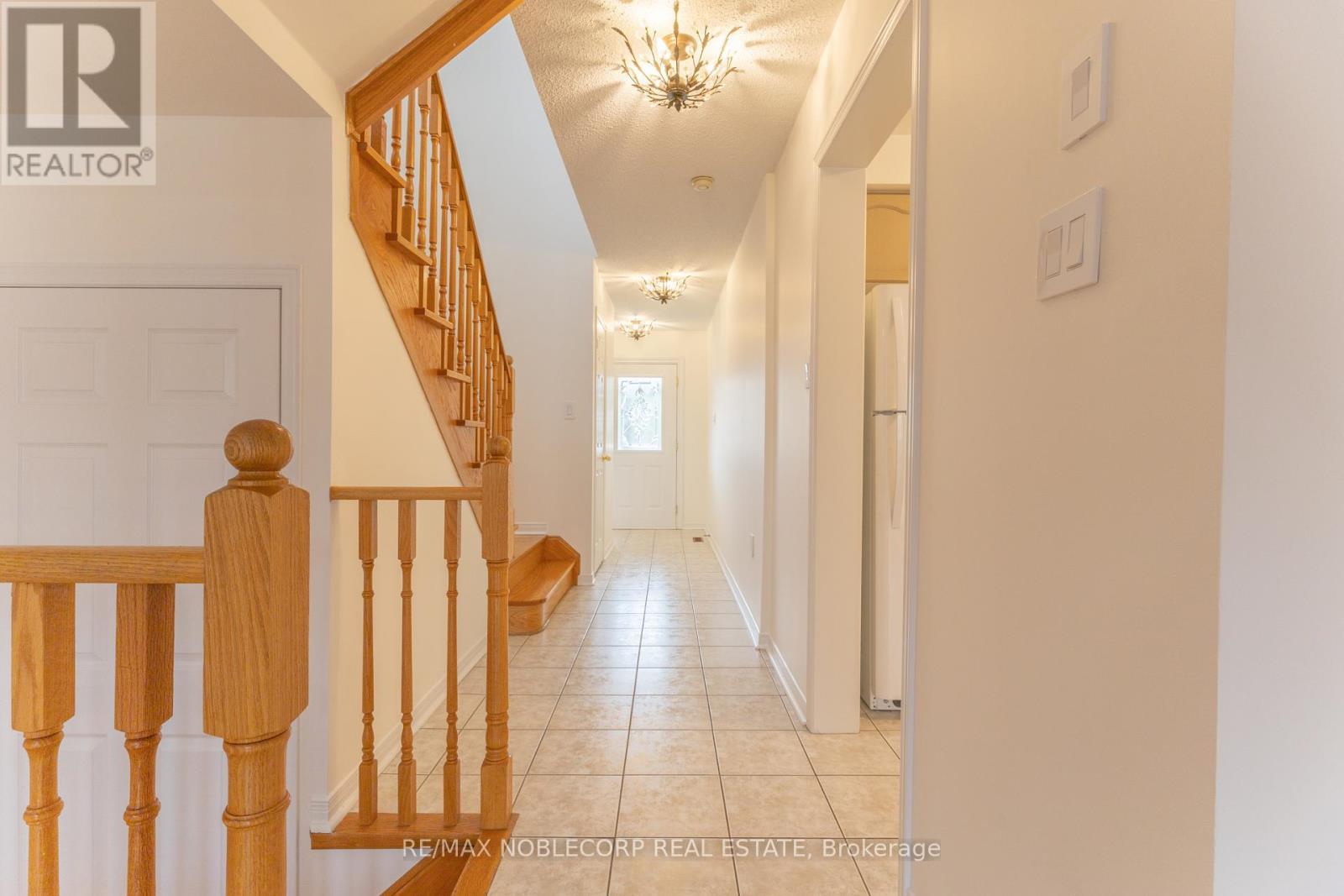 Main Floor Hallway - 28 Opera Place, Vaughan, ON