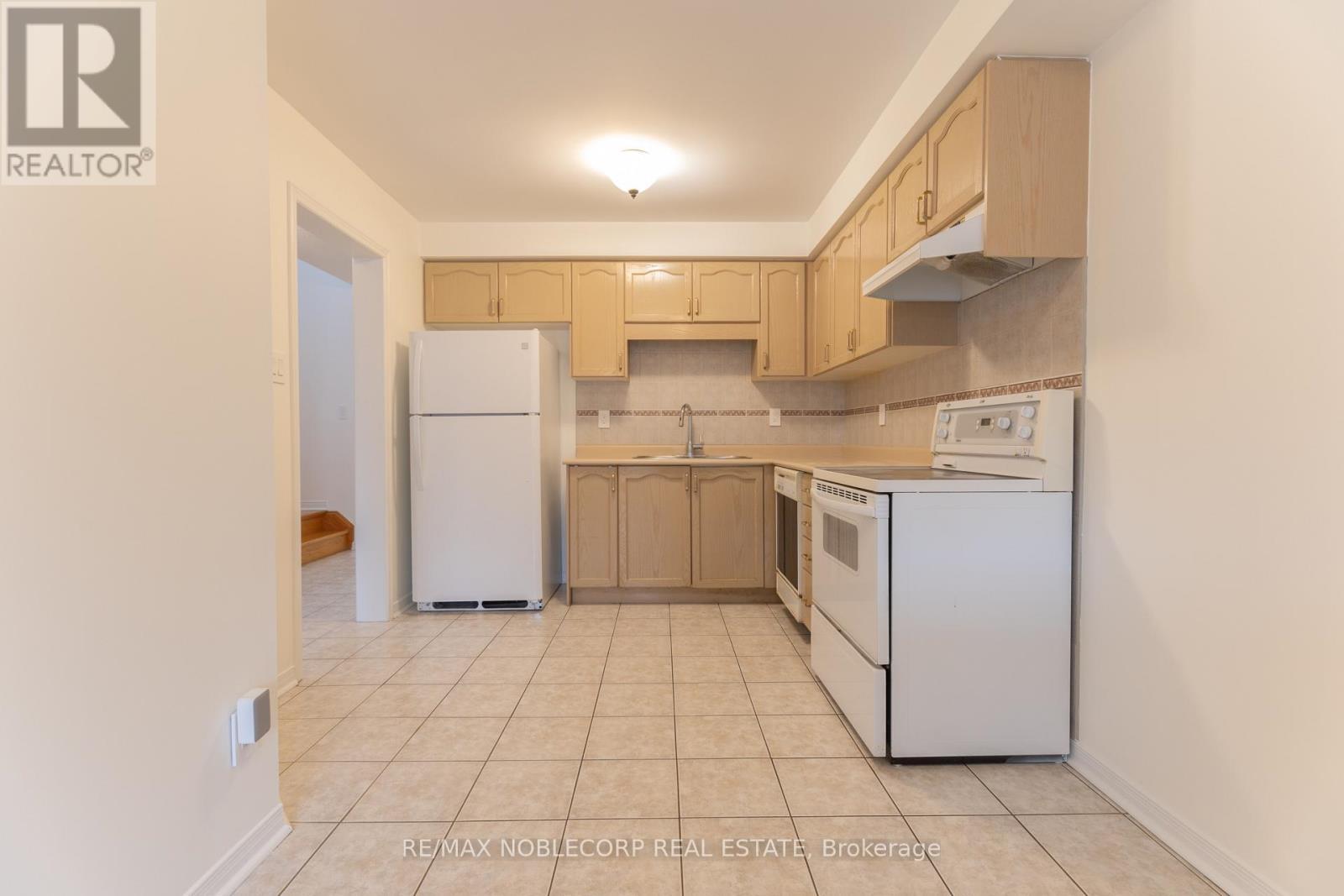 Kitchen & Breakfast Area - 28 Opera Place, Vaughan, ON