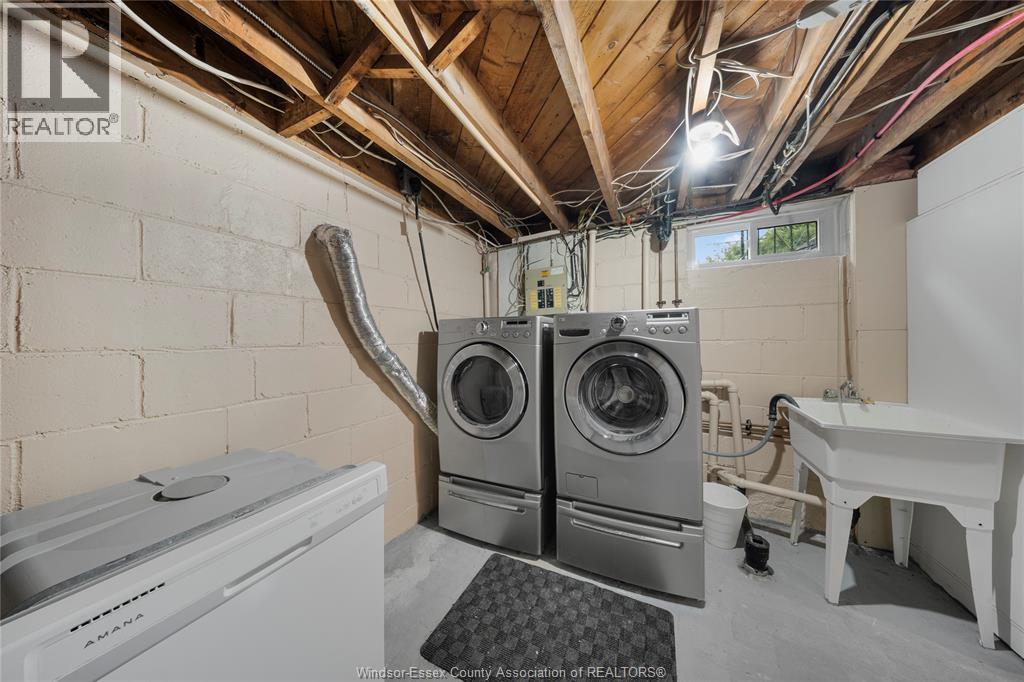 3130 Academy Drive, Windsor, ON - Indoor Photo Showing Laundry Room