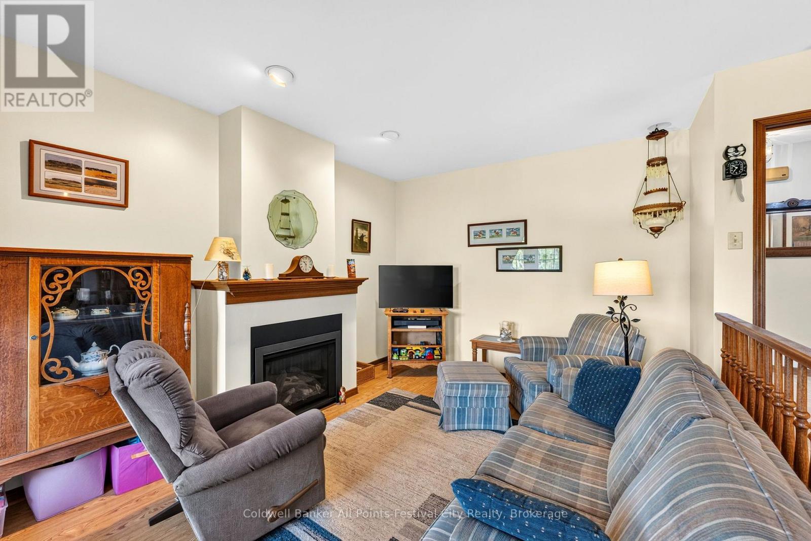 390 Eldon Street S, Goderich (Goderich (Town)), ON - Indoor Photo Showing Living Room With Fireplace