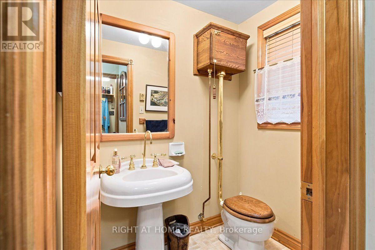 12 James Street, Tiny, ON - Indoor Photo Showing Bathroom