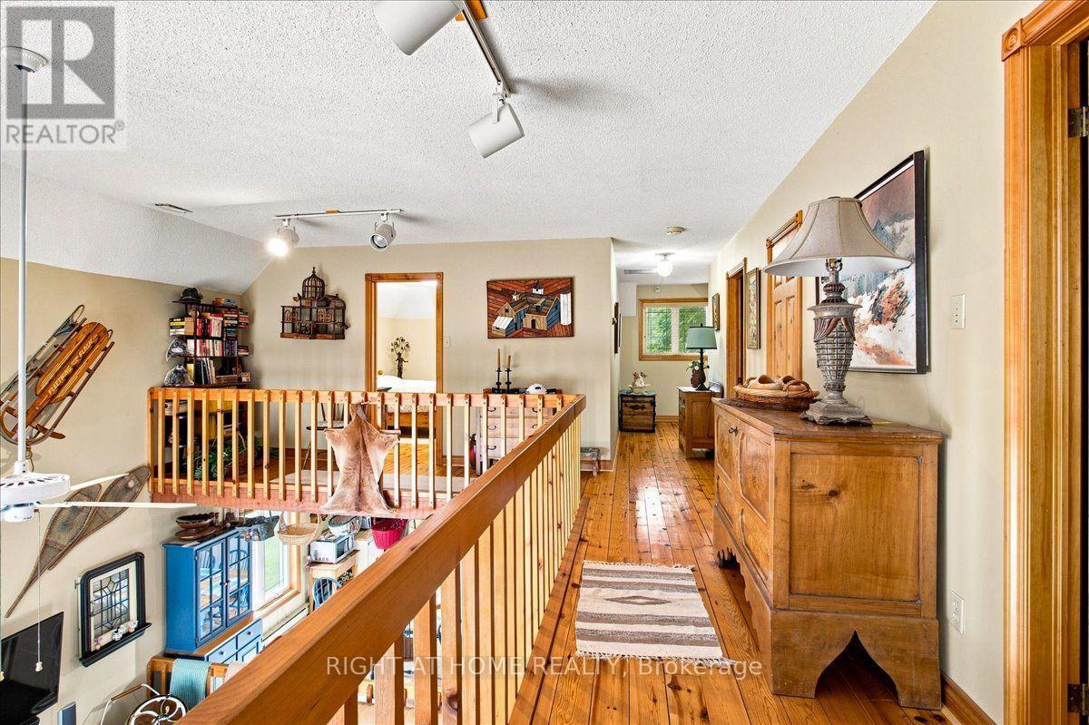 12 James Street, Tiny, ON - Indoor Photo Showing Other Room