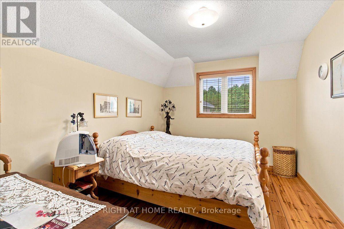 12 James Street, Tiny, ON - Indoor Photo Showing Bedroom