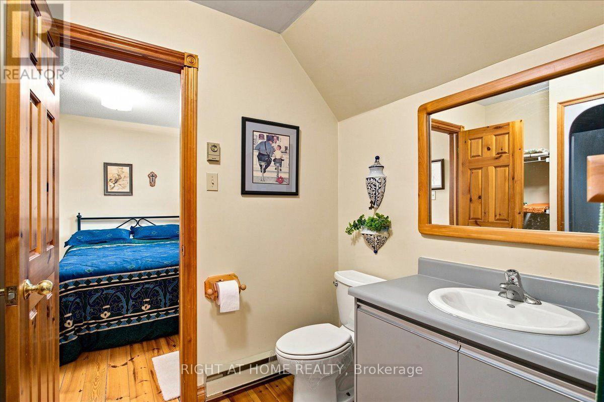 12 James Street, Tiny, ON - Indoor Photo Showing Bathroom