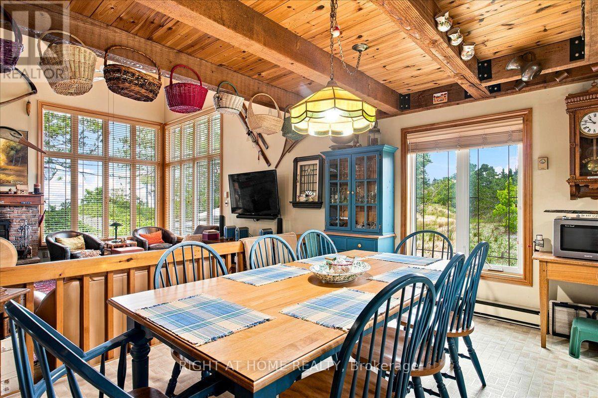 12 James Street, Tiny, ON - Indoor Photo Showing Dining Room